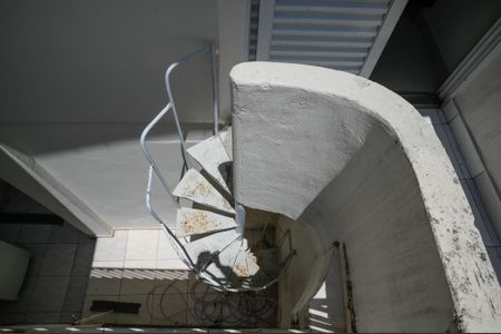 Casa à venda com 150m², 3 quartos e 2 vagasEscada 