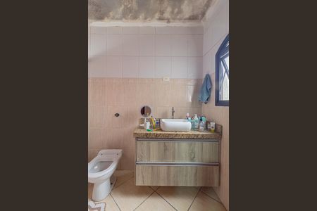 Casa à venda com 210m², 4 quartos e 2 vagas Casa à venda com 210m², 4 quartos e 2 vagasBanheiro da Suite