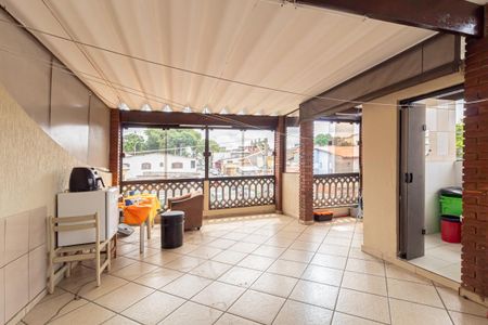 Casa à venda com 210m², 4 quartos e 2 vagas Casa à venda com 210m², 4 quartos e 2 vagasÁrea comum - Salão de festas