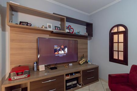 Casa à venda com 210m², 4 quartos e 2 vagas Casa à venda com 210m², 4 quartos e 2 vagasSala