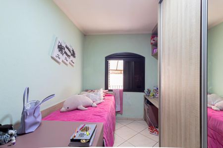 Casa à venda com 210m², 4 quartos e 2 vagas Casa à venda com 210m², 4 quartos e 2 vagasQuarto 3