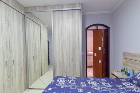 Casa à venda com 210m², 4 quartos e 2 vagas Casa à venda com 210m², 4 quartos e 2 vagasSuite