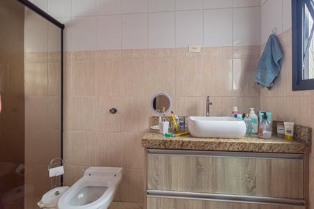 Casa à venda com 210m², 4 quartos e 2 vagas Casa à venda com 210m², 4 quartos e 2 vagasBanheiro da Suite