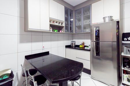 Casa à venda com 210m², 4 quartos e 2 vagas Casa à venda com 210m², 4 quartos e 2 vagasCozinha