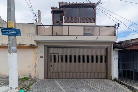 Casa à venda com 210m², 4 quartos e 2 vagas Casa à venda com 210m², 4 quartos e 2 vagasFachada