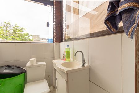 Casa à venda com 210m², 4 quartos e 2 vagas Casa à venda com 210m², 4 quartos e 2 vagasBanheiro Área de Serviço