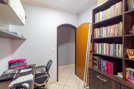 Casa à venda com 210m², 4 quartos e 2 vagas Casa à venda com 210m², 4 quartos e 2 vagasQuarto 2