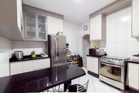 Casa à venda com 210m², 4 quartos e 2 vagas Casa à venda com 210m², 4 quartos e 2 vagasCozinha