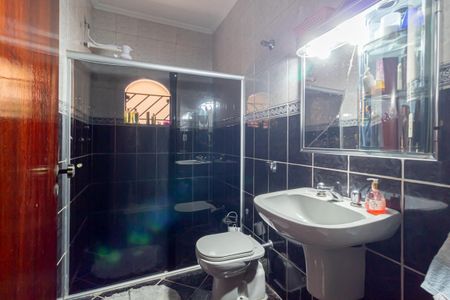 Casa à venda com 210m², 4 quartos e 2 vagas Casa à venda com 210m², 4 quartos e 2 vagasBanheiro 2