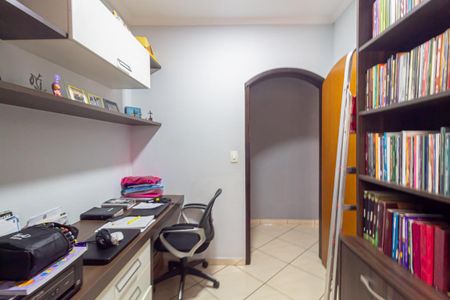 Casa à venda com 210m², 4 quartos e 2 vagas Casa à venda com 210m², 4 quartos e 2 vagasQuarto 2