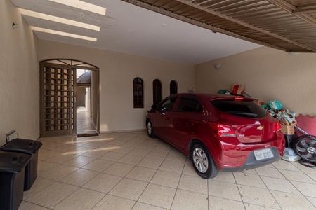 Casa à venda com 210m², 4 quartos e 2 vagas Casa à venda com 210m², 4 quartos e 2 vagasGaragem