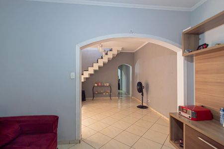 Casa à venda com 210m², 4 quartos e 2 vagas Casa à venda com 210m², 4 quartos e 2 vagasSala