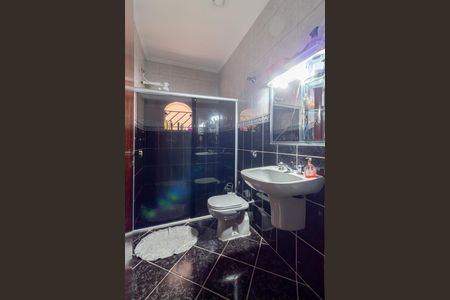 Casa à venda com 210m², 4 quartos e 2 vagas Casa à venda com 210m², 4 quartos e 2 vagasBanheiro 2