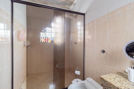 Casa à venda com 210m², 4 quartos e 2 vagas Casa à venda com 210m², 4 quartos e 2 vagasBanheiro da Suite