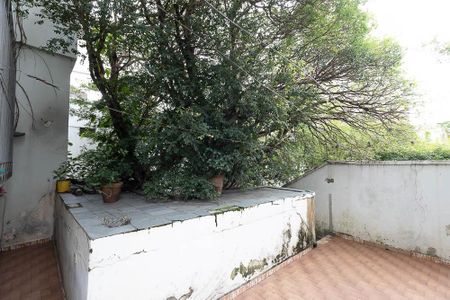 Casa à venda com 309m², 4 quartos e 3 vagas Casa à venda com 309m², 4 quartos e 3 vagasQuintal