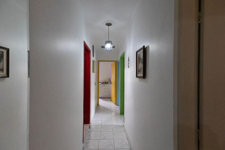 Casa à venda com 309m², 4 quartos e 3 vagas Casa à venda com 309m², 4 quartos e 3 vagasCorredor