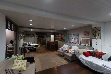 Casa à venda com 309m², 4 quartos e 3 vagas Casa à venda com 309m², 4 quartos e 3 vagasSala 2