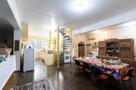 Casa à venda com 309m², 4 quartos e 3 vagas Casa à venda com 309m², 4 quartos e 3 vagasCozinha / Copa / Área de Serviço