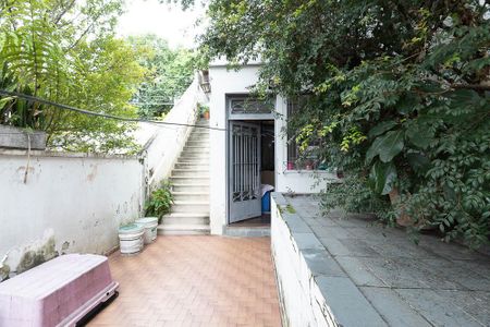 Casa à venda com 309m², 4 quartos e 3 vagas Casa à venda com 309m², 4 quartos e 3 vagasQuintal