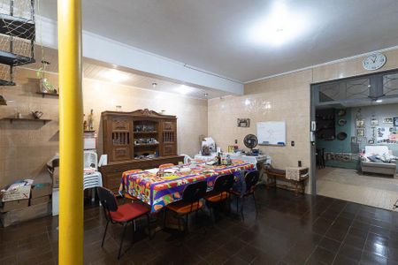 Casa à venda com 309m², 4 quartos e 3 vagas Casa à venda com 309m², 4 quartos e 3 vagasCozinha / Copa / Área de Serviço