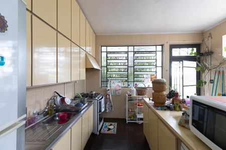 Casa à venda com 309m², 4 quartos e 3 vagas Casa à venda com 309m², 4 quartos e 3 vagasCozinha / Copa / Área de Serviço