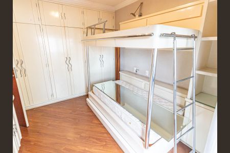 Apartamento à venda com 243m², 4 quartos e 3 vagasQuarto 2