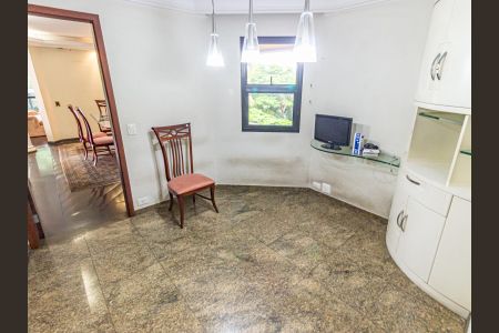 Apartamento à venda com 243m², 4 quartos e 3 vagasCopa