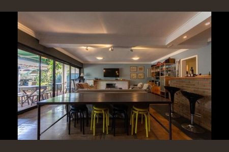 Casa de condomínio à venda com 450m², 3 quartos e 5 vagas