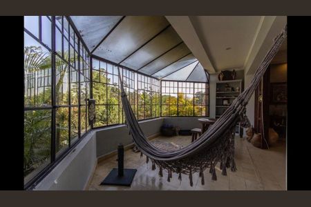 Casa de condomínio à venda com 450m², 3 quartos e 5 vagas