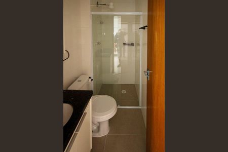 Banheiro de apartamento para alugar com 2 quartos, 35m² em Vila Antonieta, São Paulo