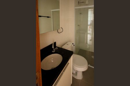 Banheiro de apartamento para alugar com 2 quartos, 35m² em Vila Antonieta, São Paulo