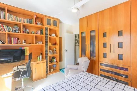 Casa à venda com 4 quartos, 320m² em Rio Pequeno, São Paulo