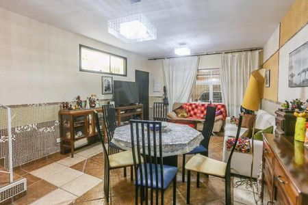 Casa à venda com 4 quartos, 320m² em Rio Pequeno, São Paulo