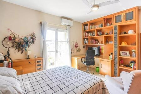 Casa à venda com 4 quartos, 320m² em Rio Pequeno, São Paulo