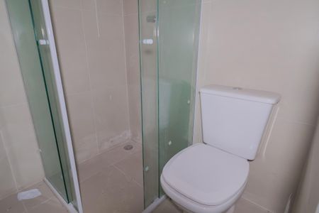 Banheiro de apartamento para alugar com 1 quarto, 38m² em Jardim Itapark Velho, Mauá