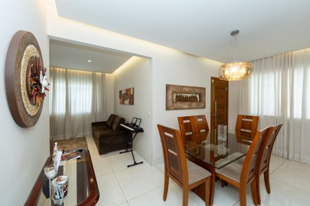 Casa à venda com 273m², 3 quartos e 2 vagas Casa à venda com 273m², 3 quartos e 2 vagasSALA