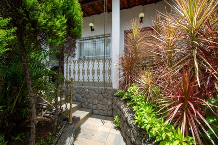 Casa à venda com 273m², 3 quartos e 2 vagas Casa à venda com 273m², 3 quartos e 2 vagasFACHADA