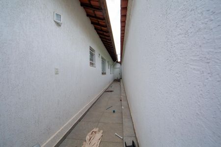 Casa à venda com 273m², 3 quartos e 2 vagas Casa à venda com 273m², 3 quartos e 2 vagasCORREDOR EXTERNO