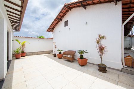 Casa à venda com 273m², 3 quartos e 2 vagas Casa à venda com 273m², 3 quartos e 2 vagasAREA LIVRE