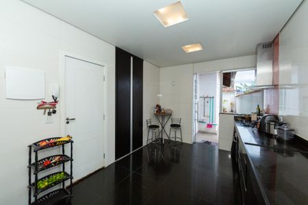 Casa à venda com 273m², 3 quartos e 2 vagas Casa à venda com 273m², 3 quartos e 2 vagasCOZINHA