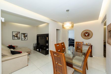 Casa à venda com 273m², 3 quartos e 2 vagas Casa à venda com 273m², 3 quartos e 2 vagasSALA