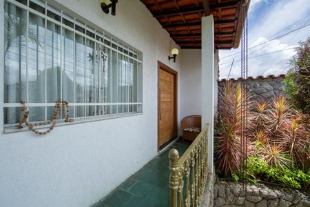 Casa à venda com 273m², 3 quartos e 2 vagas Casa à venda com 273m², 3 quartos e 2 vagasENTRADA