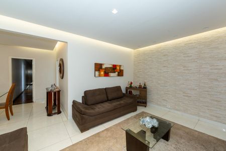 Casa à venda com 273m², 3 quartos e 2 vagas Casa à venda com 273m², 3 quartos e 2 vagasSALA