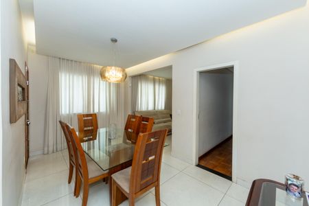 Casa à venda com 273m², 3 quartos e 2 vagas Casa à venda com 273m², 3 quartos e 2 vagasSALA