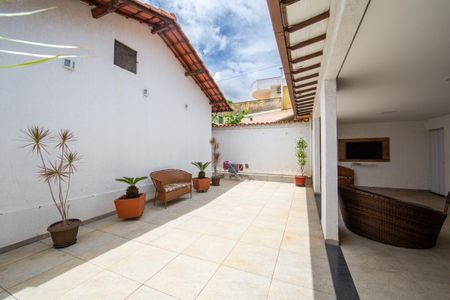 Casa à venda com 273m², 3 quartos e 2 vagas Casa à venda com 273m², 3 quartos e 2 vagasAREA LIVRE