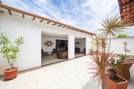 Casa à venda com 273m², 3 quartos e 2 vagas Casa à venda com 273m², 3 quartos e 2 vagasAREA LIVRE