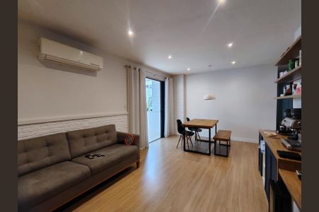 Apartamento à venda com 109m², 3 quartos e 2 vagas Apartamento à venda com 109m², 3 quartos e 2 vagasSala