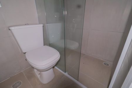 Banheiro de apartamento para alugar com 1 quarto, 36m² em Jardim Itapark Velho, Mauá