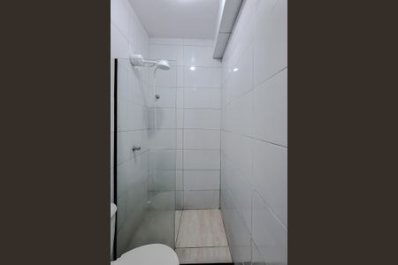 Banheiro de kitnet/studio para alugar com 1 quarto, 26m² em Aclimação, São Paulo