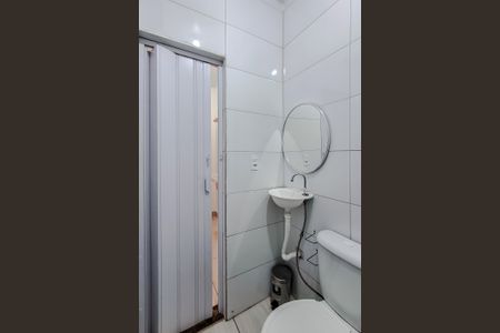 Banheiro de kitnet/studio para alugar com 1 quarto, 26m² em Aclimação, São Paulo